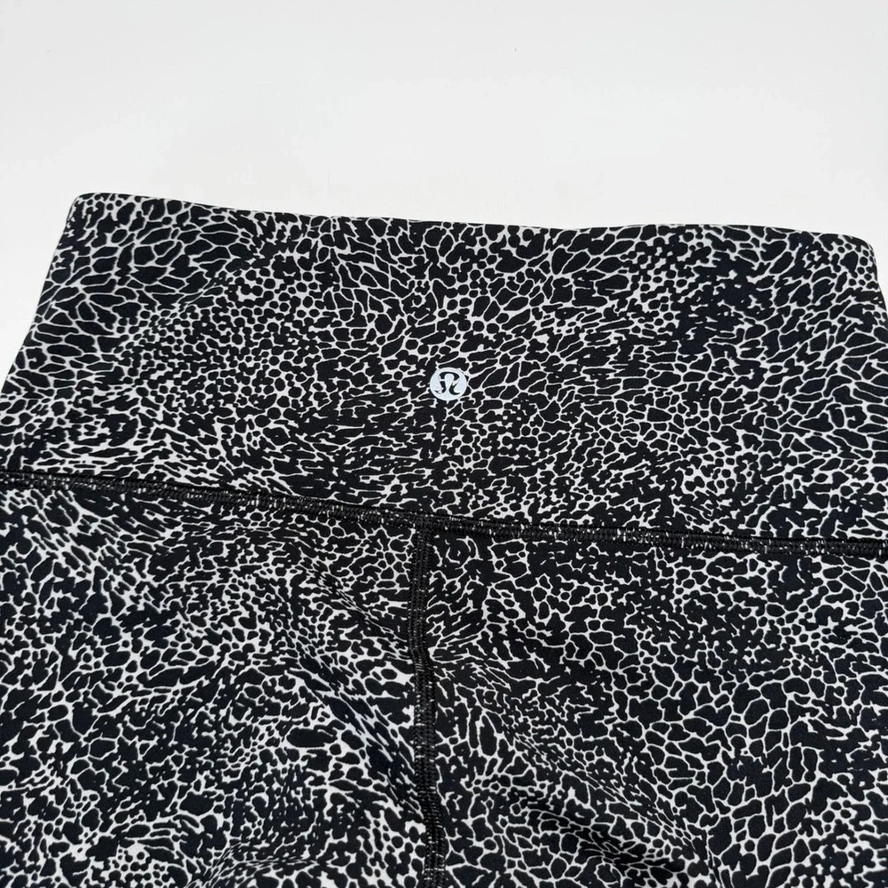 LULULEMON Leggings Black White Animal Print High Rise Women's Size 4 Yoga Gym